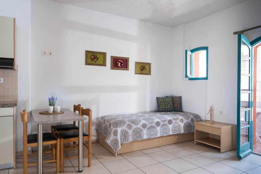 

Bologna - Malia - Sarpidon Apartments
