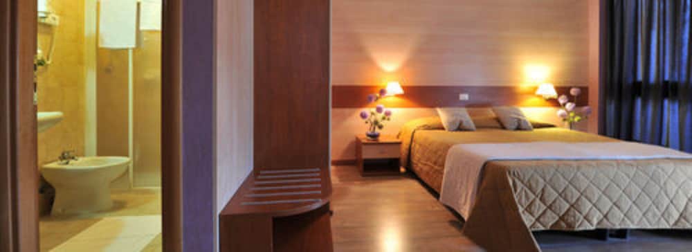 

Ancona - Castelnuovo del Garda - Hotel Centro Turistico Gardesano
