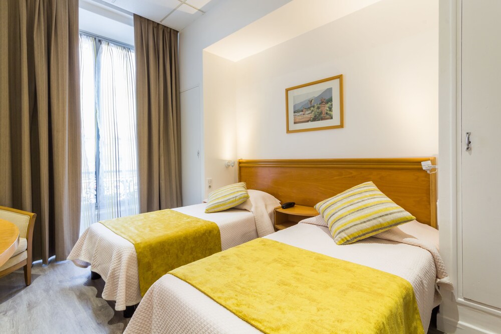 

Roma - Saint-Laurent-du-Var - Hotel Busby