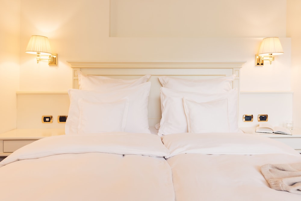 

Milano - Valle Aurina - Alpenpalace Luxury Hideaway & Spa Retreat