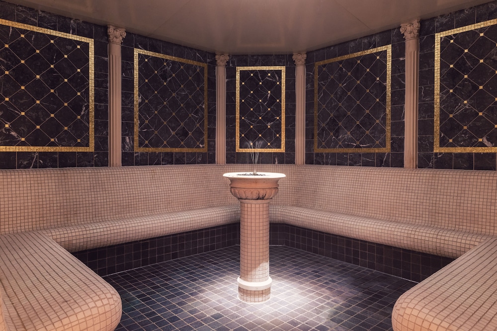 

Roma - Cadipietra - Alpenpalace Luxury Hideaway & Spa Retreat