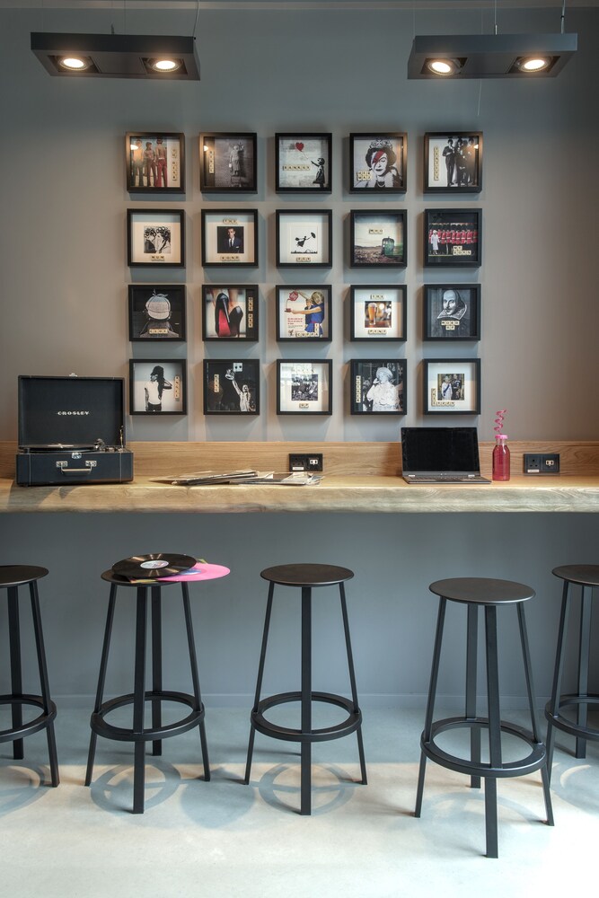

Roma - Eltham - Moxy London Excel