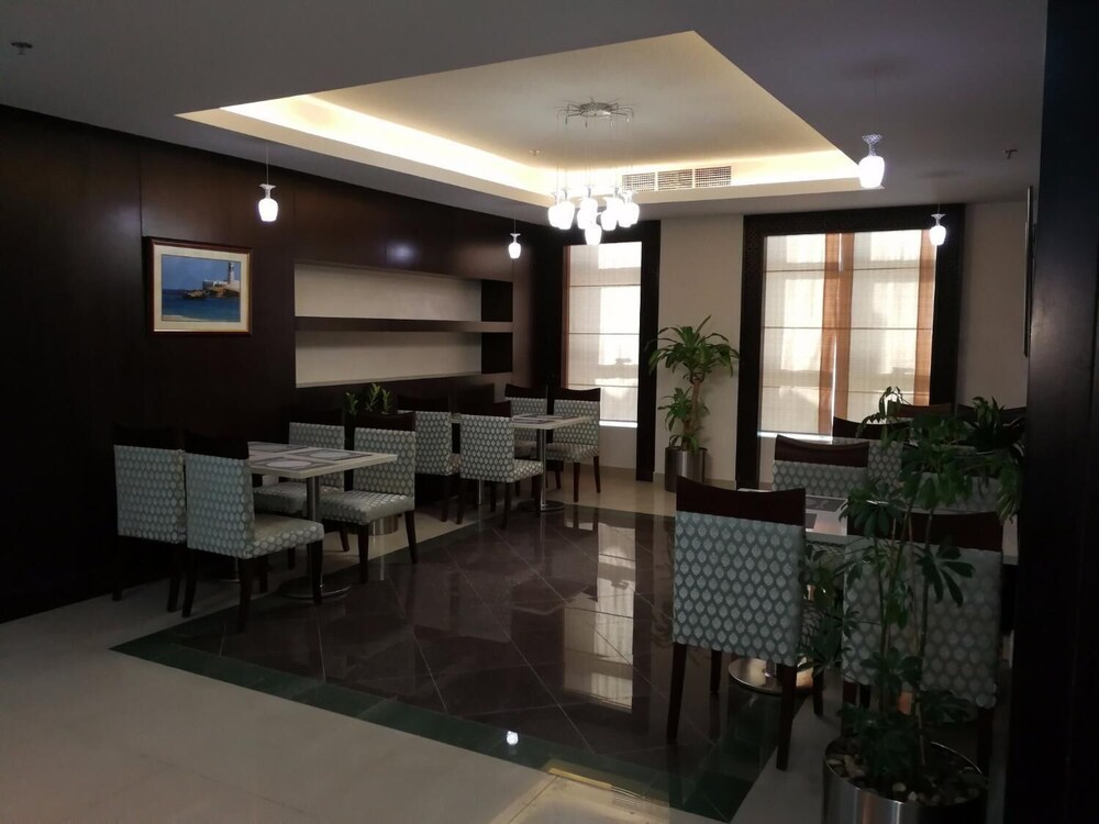

Roma - Ruwī - Golden Tulip Headington