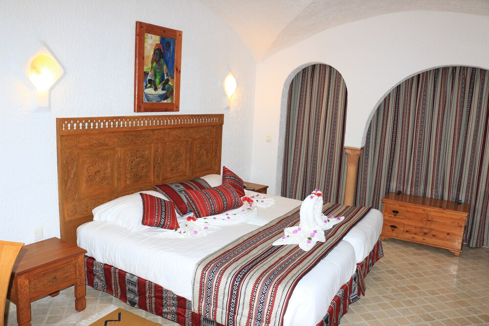 

Verona - Yasmine Hammamet - Lella Baya