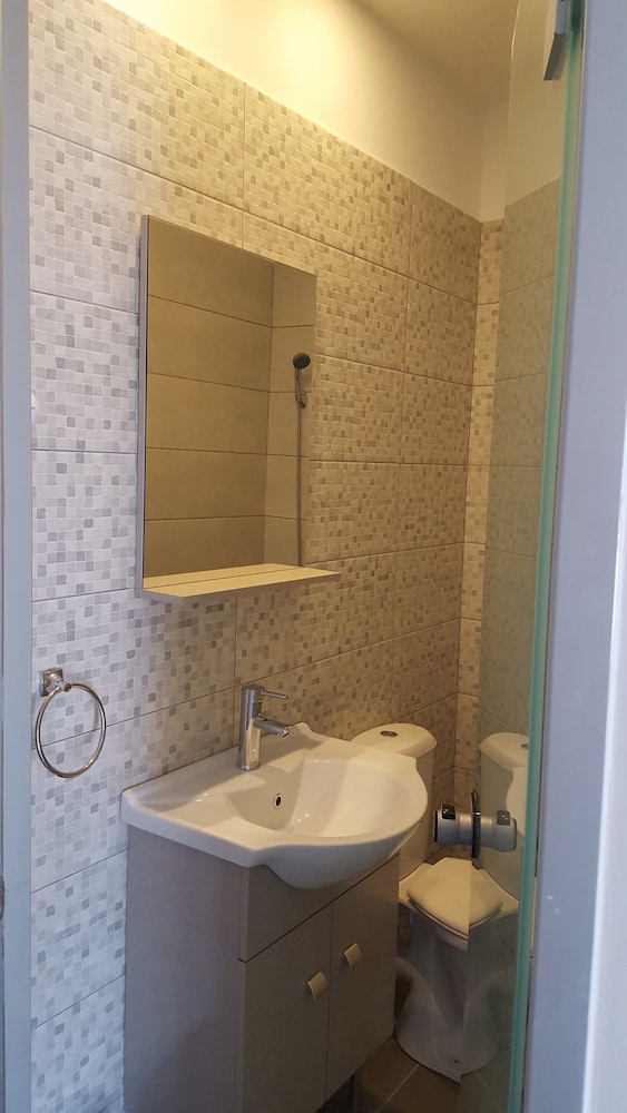 

Genova - Atene - LUX Hotel