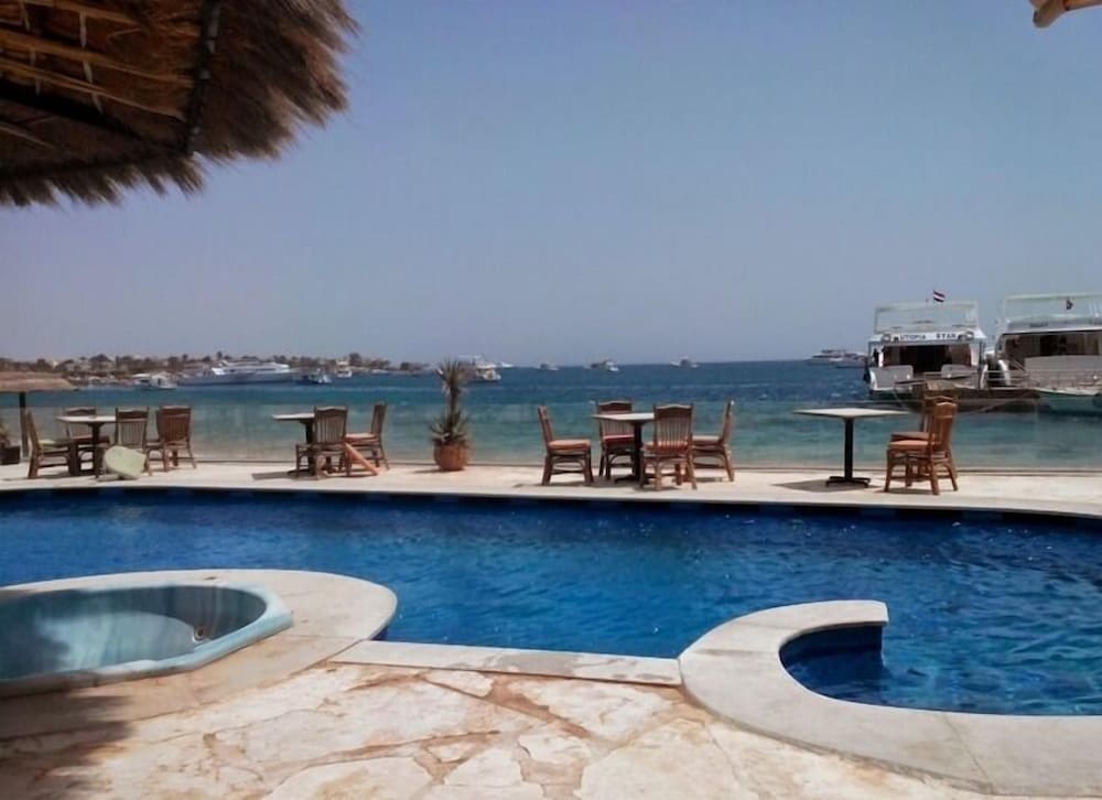 

Bari - Safaga - Lotus Bay Resort