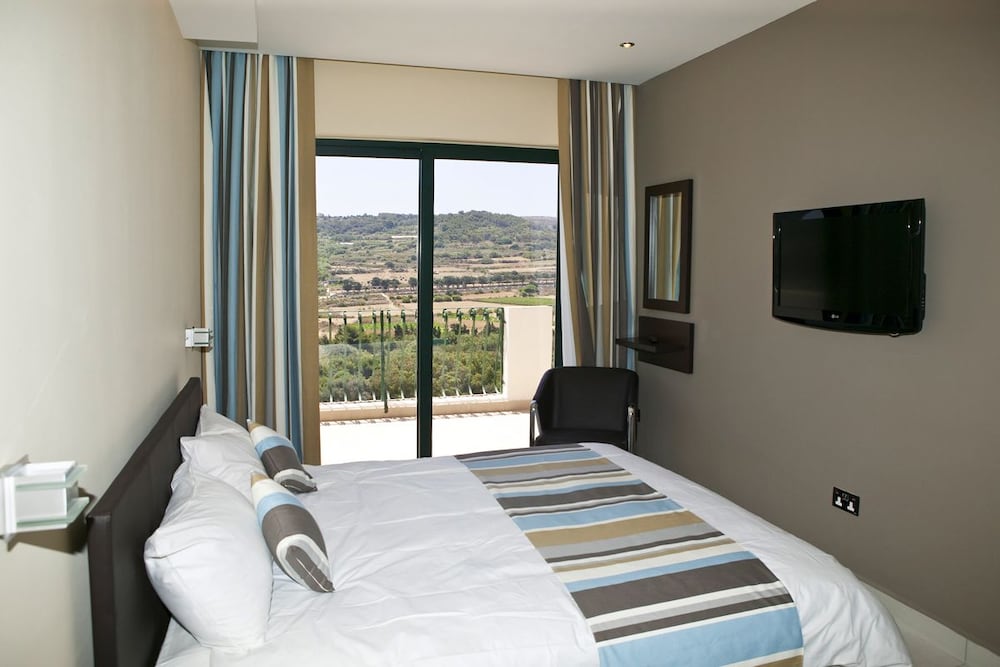 

Bari - St Paul's Bay - Porto Azzurro Aparthotel