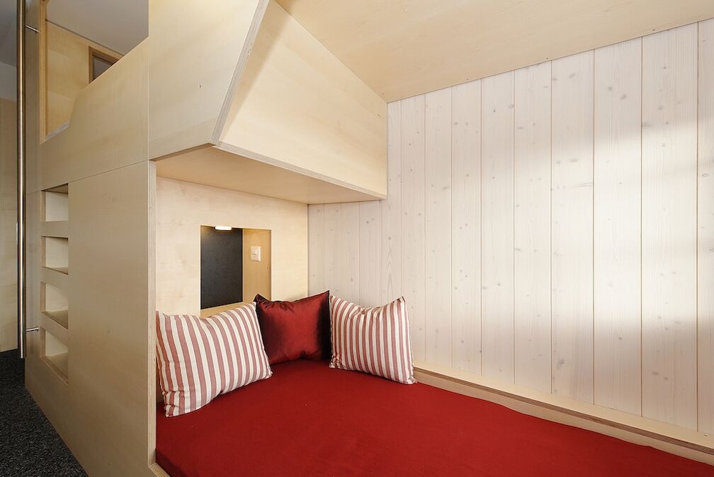 

Roma - Grindelwald - Alpinhotel Bort