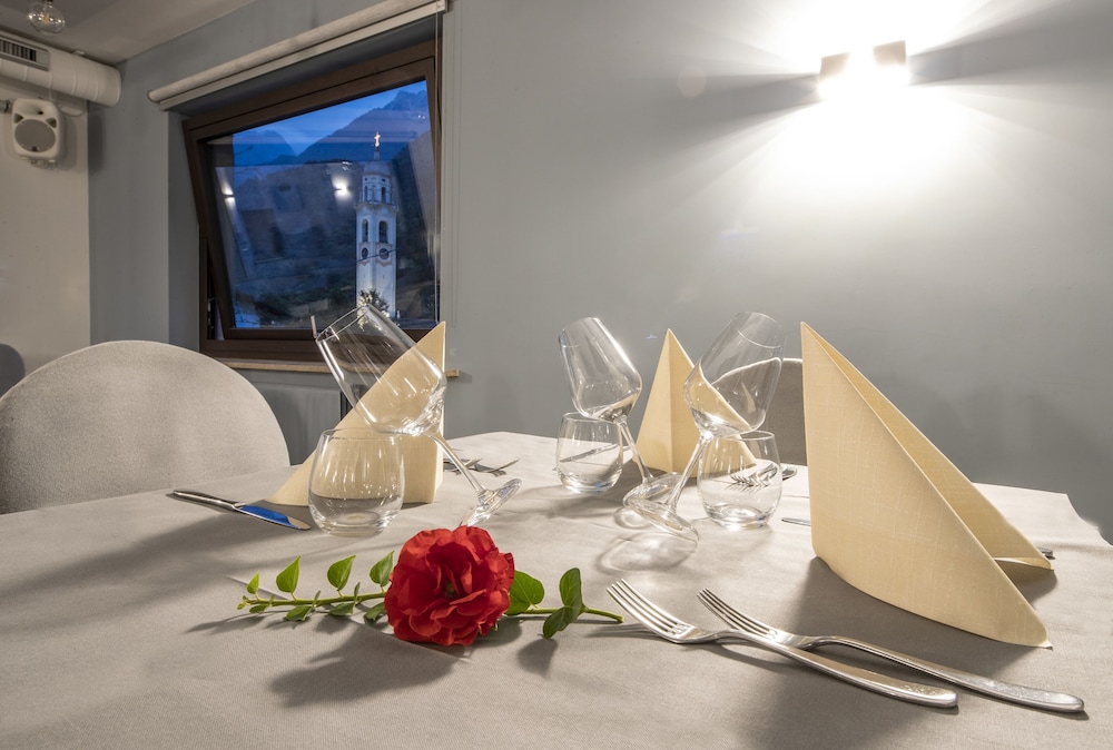 

Bari - Chiavenna - Hotel Piuro