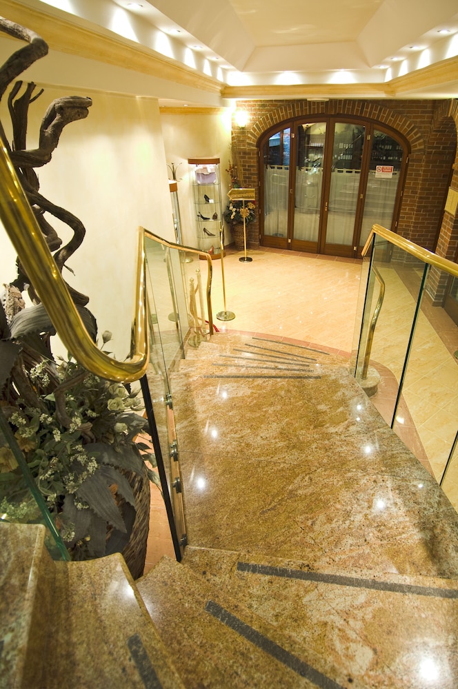 

Napoli - Lesmo - AS Hotel Monza