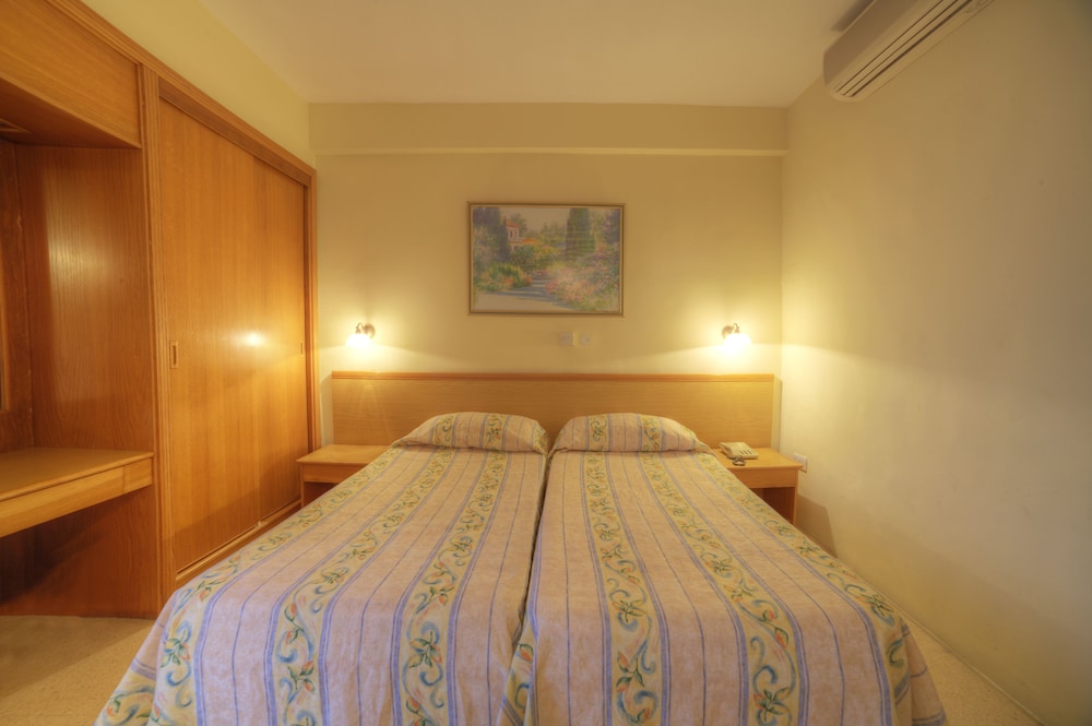 

Verona - Mellieha - Ambassador Hotel