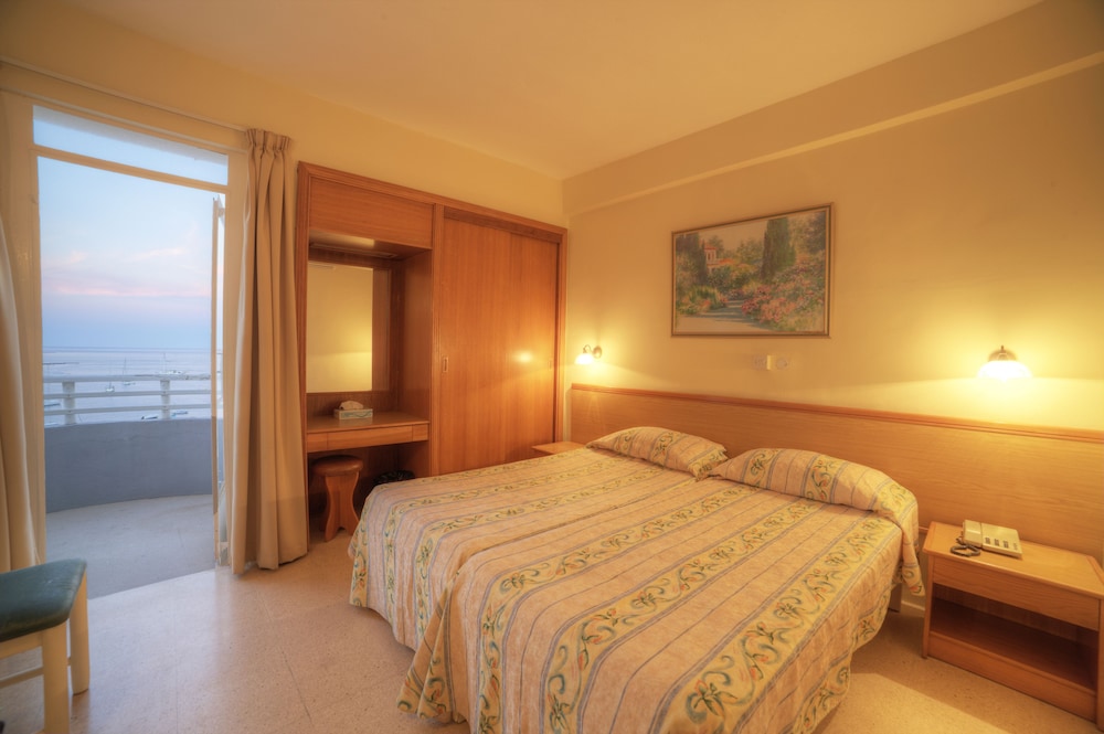 

Genova - Mellieha - Ambassador Hotel