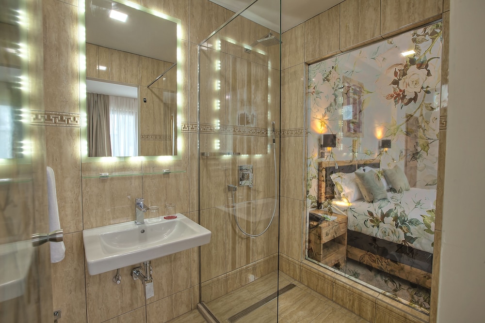 

Genova - Sarajevo - Hotel Aziza