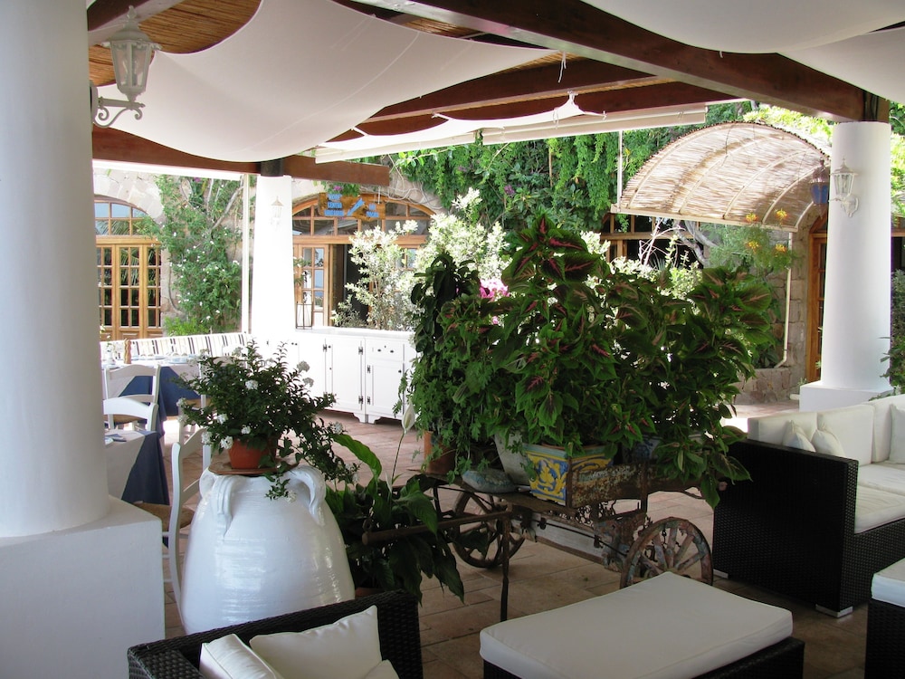 

Bologna - Panarea, Isole Eolie - Hotel La Piazza