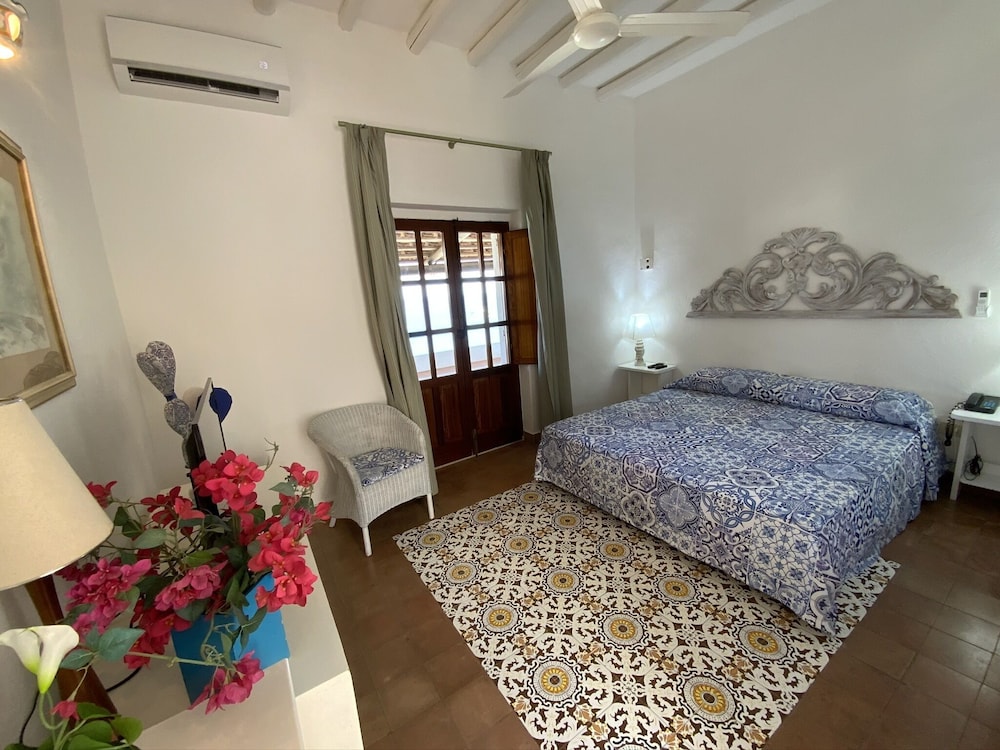 

Torino - Panarea, Isole Eolie - Hotel La Piazza