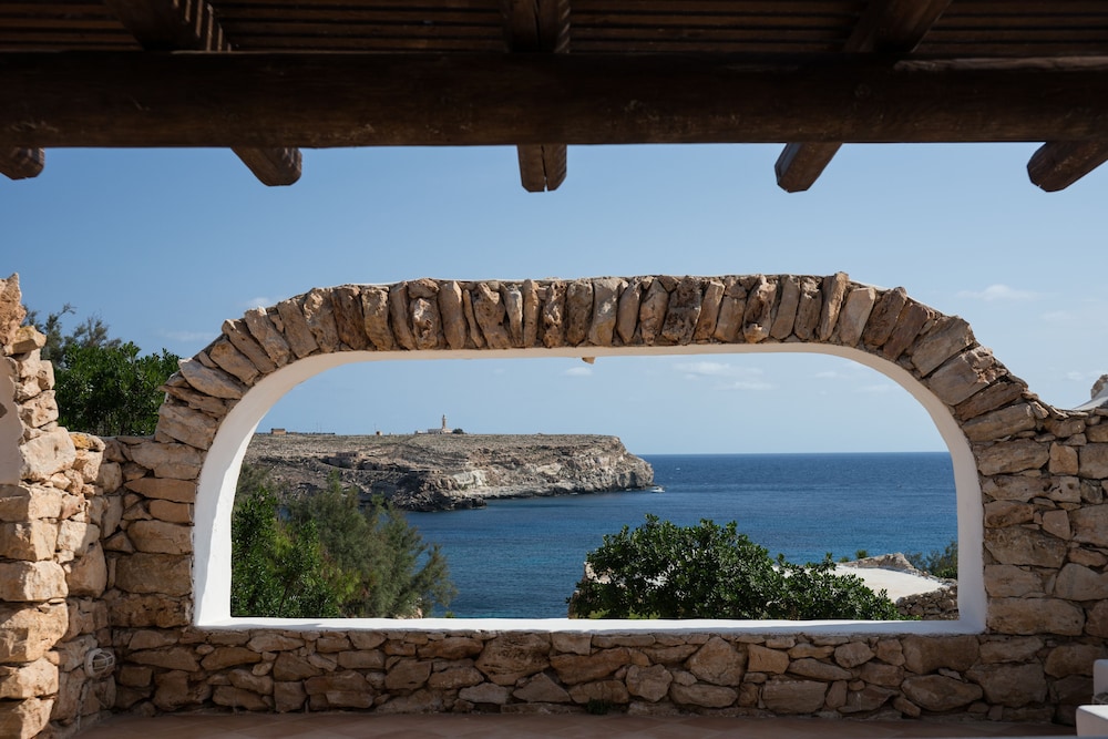 

Firenze - Lampedusa - I Dammusi di Borgo Cala Creta