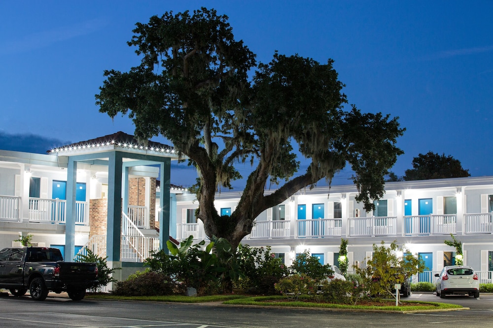 

Milano - Saint Augustine - Southern Oaks Inn
