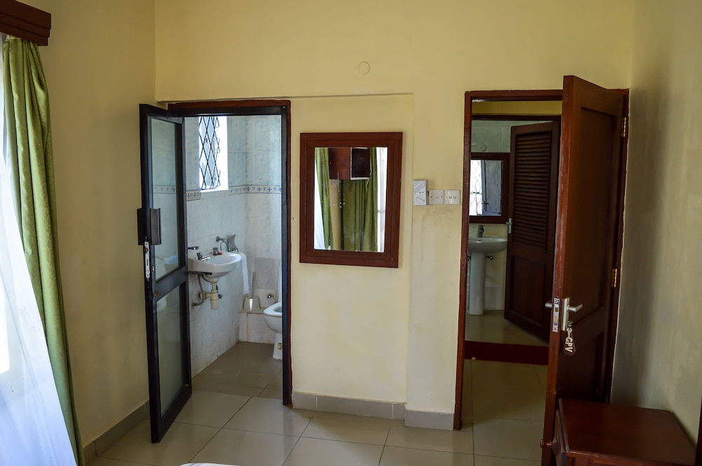 

Bari - Shanzu - Greenwood Resort