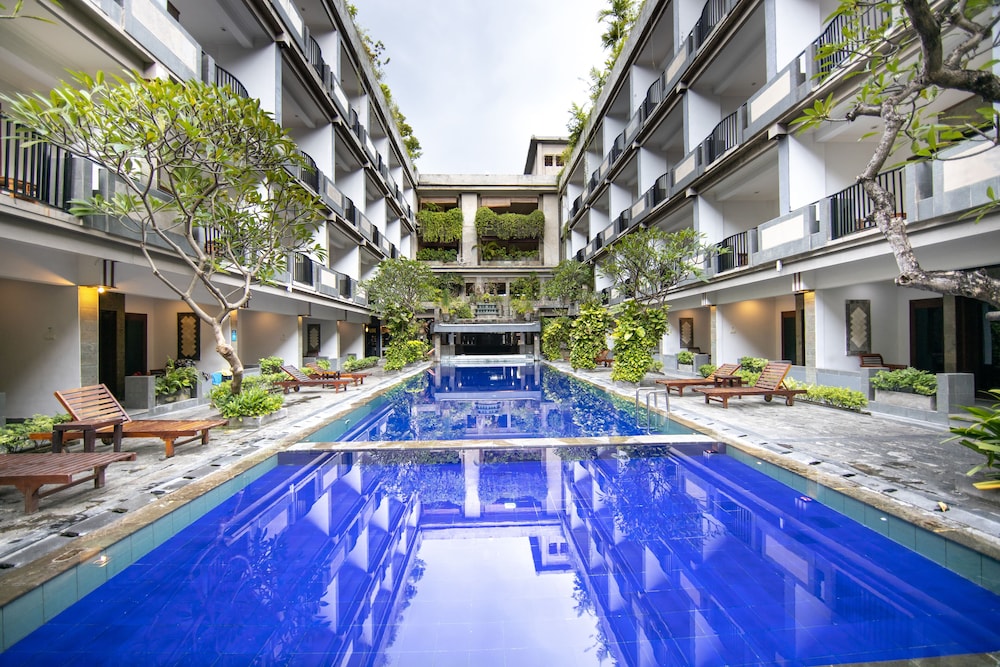 

Bari - Seminyak - Bali - Champlung Mas Hotel Legian