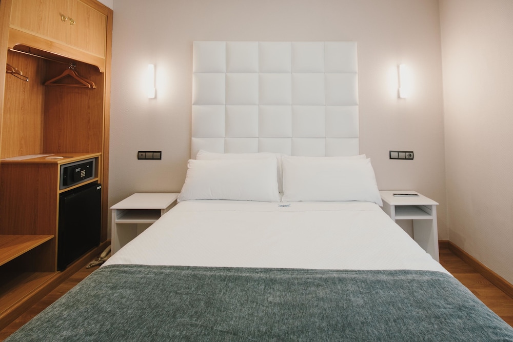 

Venezia - Granada - Los Angeles Hotel & Spa