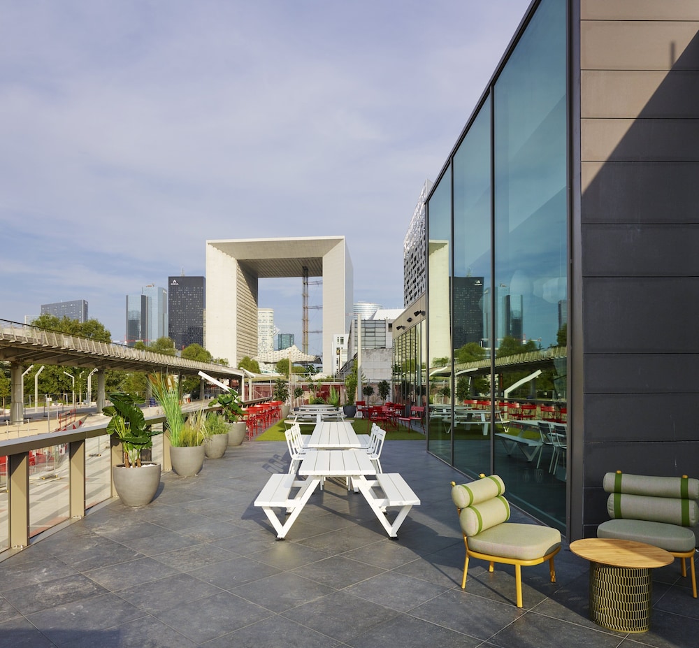 

Trieste - Nanterre - citizenM Paris La Défense