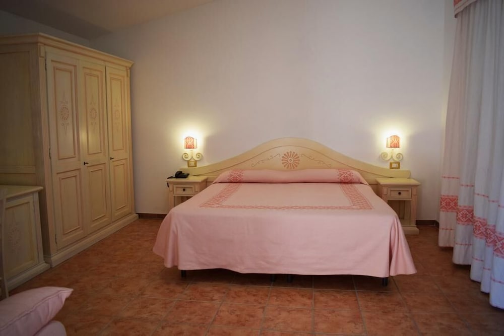 

Milano - Badesi - Hotel Montiruju