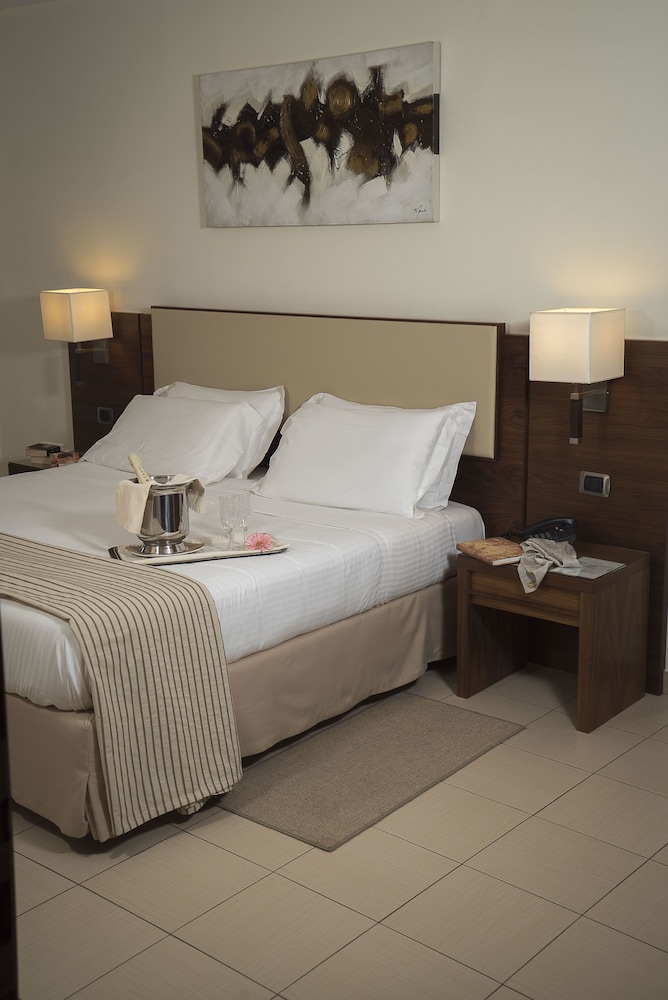 

Catania - Pozzuoli - Suites & Residence Hotel Napoli