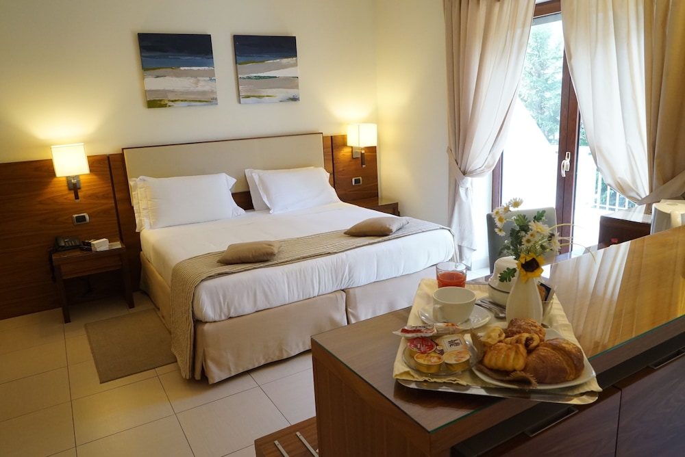 

Trieste - Pozzuoli - Suites & Residence Hotel Napoli