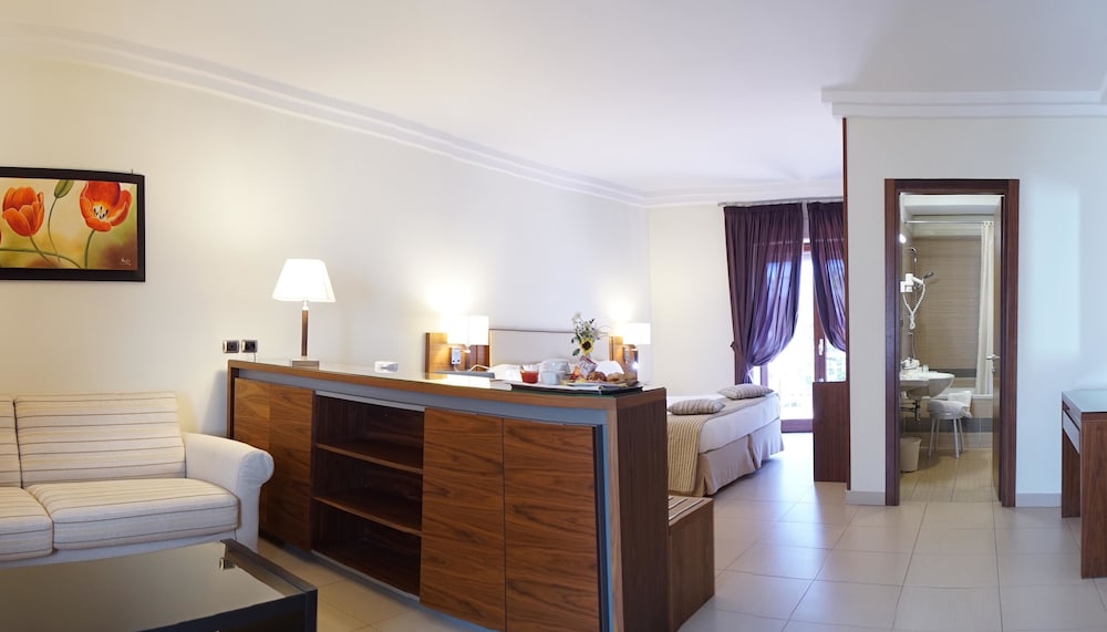 

Palermo - Pozzuoli - Suites & Residence Hotel Napoli