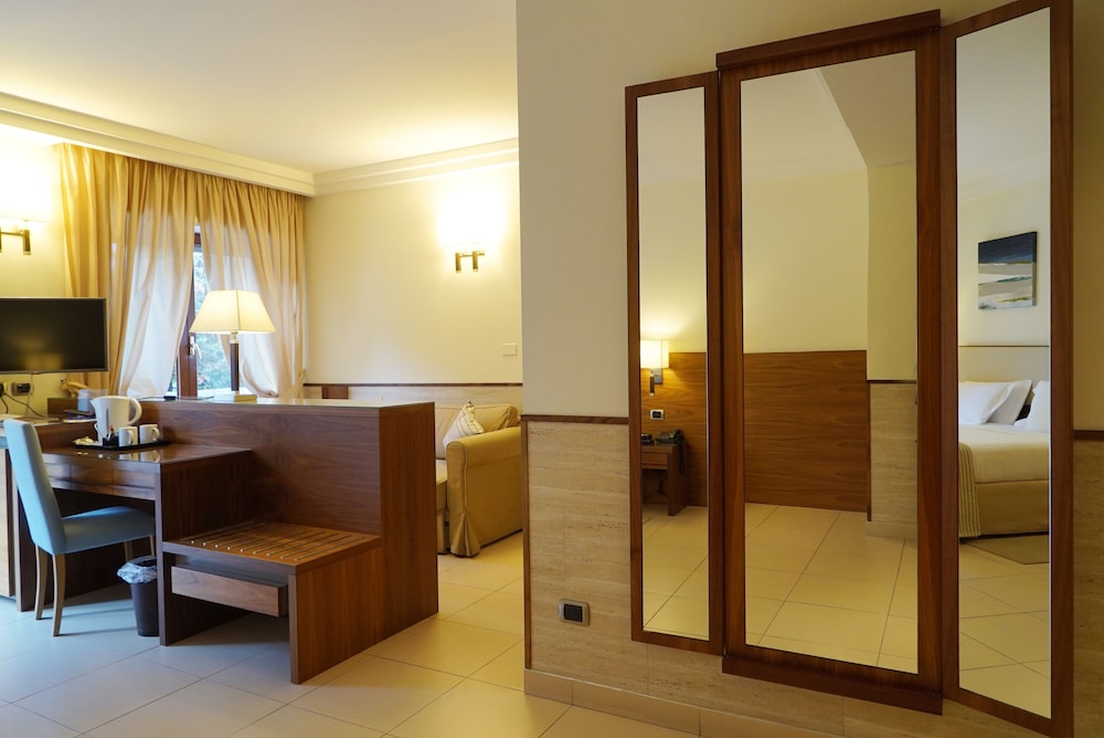 

Venezia - Pozzuoli - Suites & Residence Hotel Napoli