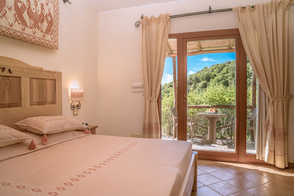 

Milano - Sant'Antonio di Gallura - Hotel Aldiola Country Resort