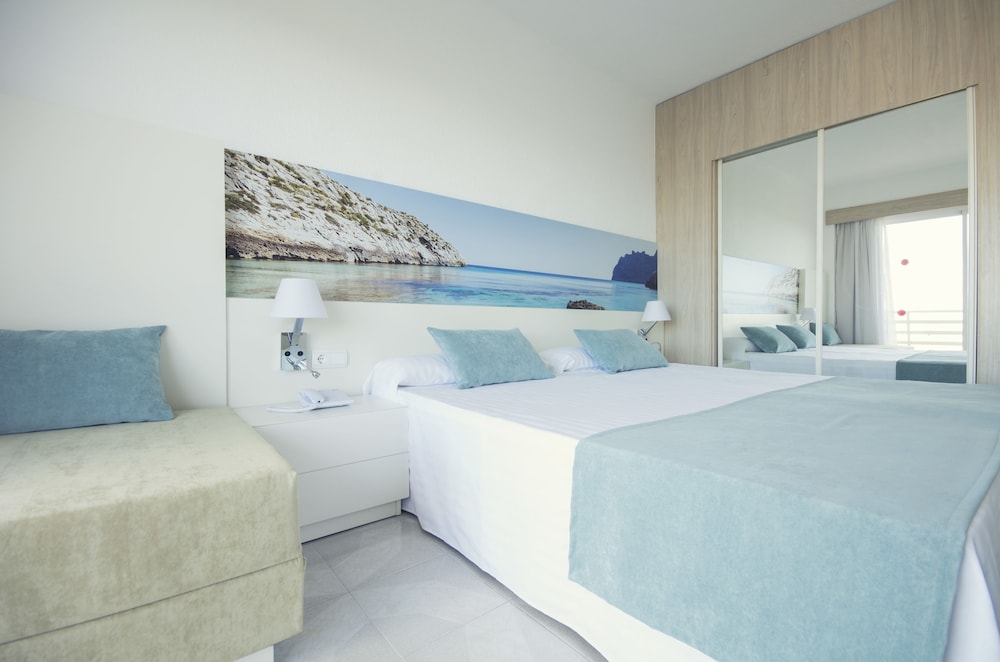 

Napoli - Cala Blava - Azuline Hotel Bahamas y Bahamas II