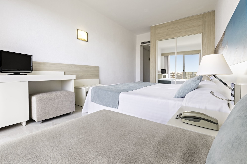 

Napoli - Cala Blava - Azuline Hotel Bahamas y Bahamas II