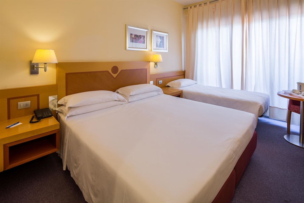

Catania - Mostacciano - Best Western Hotel I Triangoli