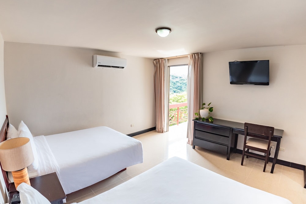 

Bologna - Playa Hermosa - Villas Sol Beach Resort