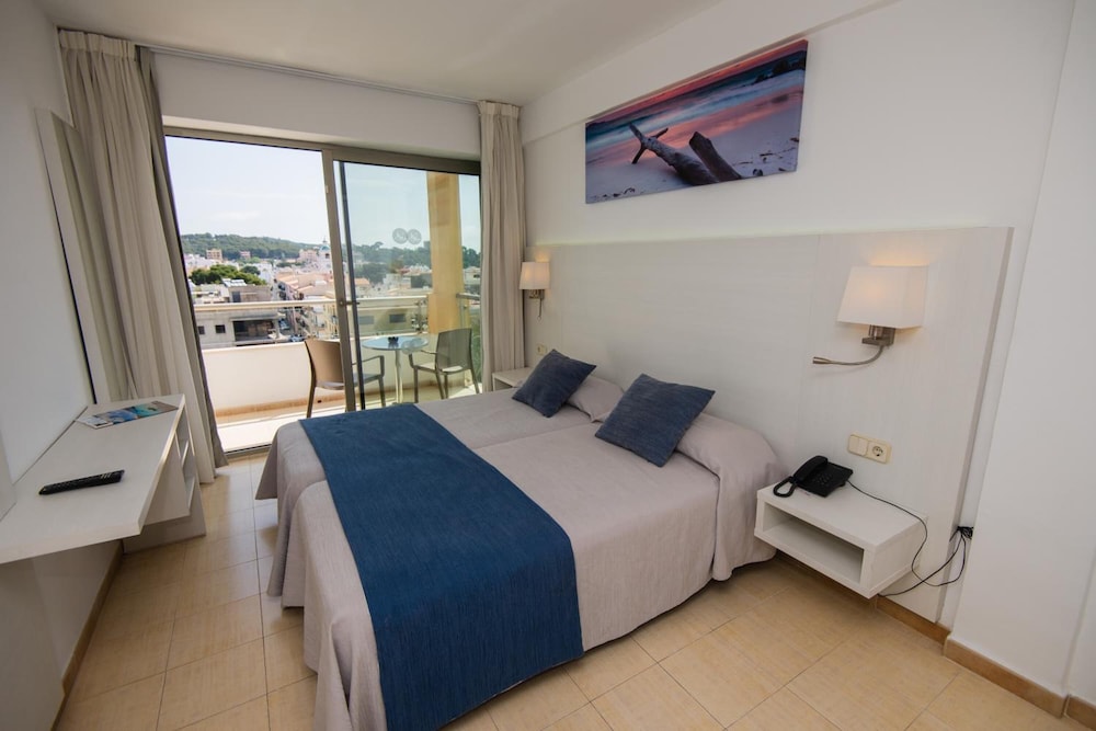

Napoli - Capdepera - Hotel Bella Mar