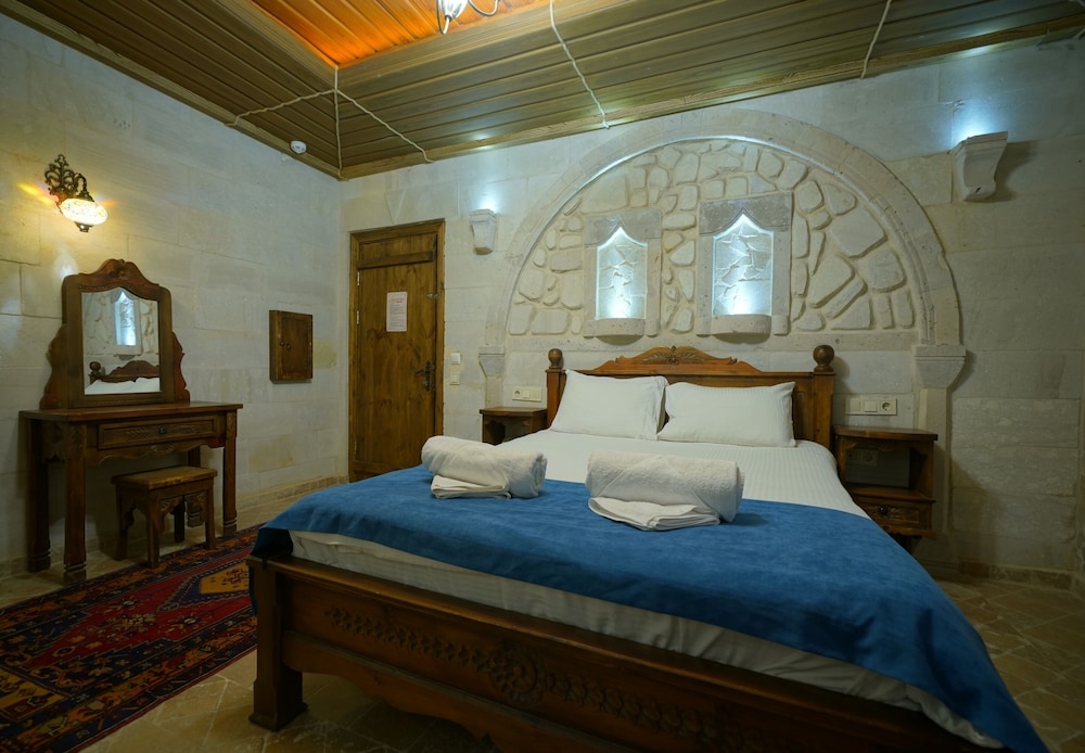 

Bari - Cappadocia - ShoeString Stone House