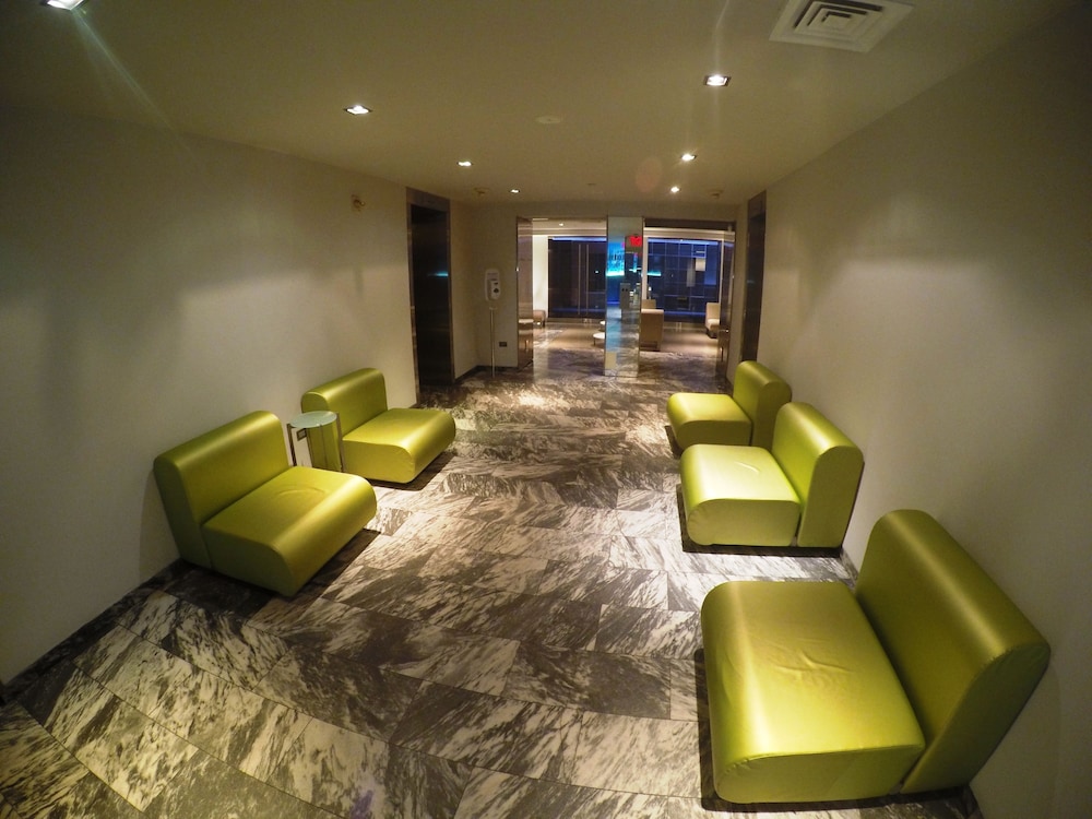 

Bari - New York - Aeroporto La Guardia - Shoreham Hotel