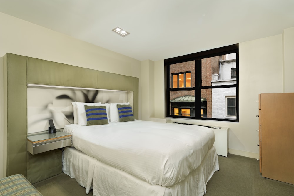 

Lamezia Terme - New York - Aeroporto La Guardia - Shoreham Hotel
