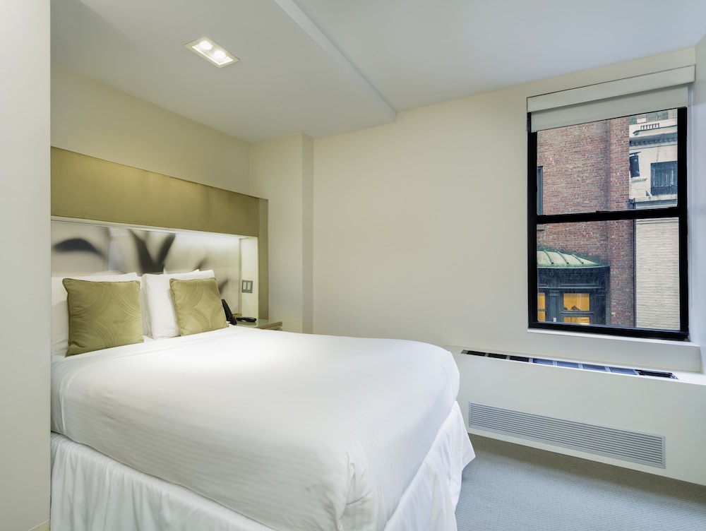 

Napoli - Secaucus - Shoreham Hotel