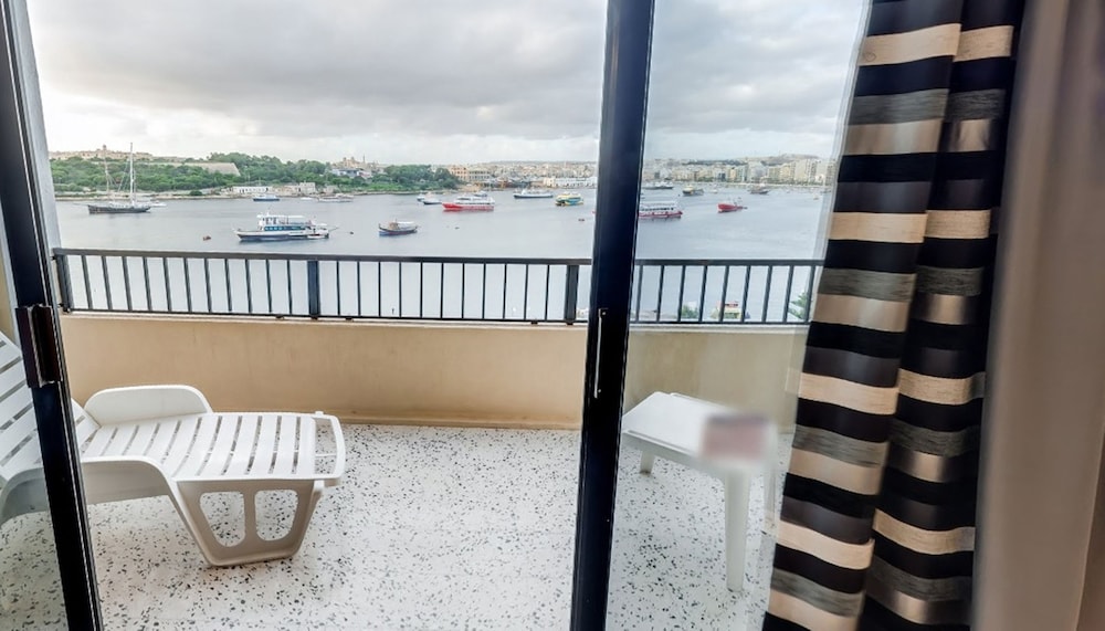 

Catania - La Valletta - Sliema Marina Hotel