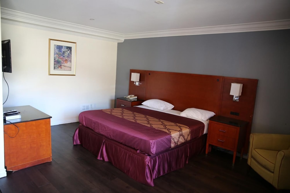 

Roma - Pico Rivera - Chateau Inn & Suites