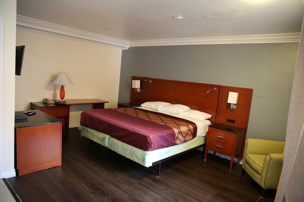 

Bologna - Los Angeles (CA) - Chateau Inn & Suites