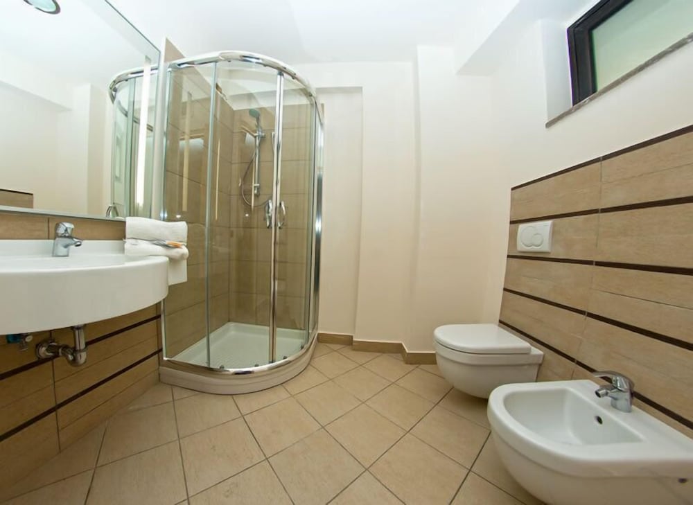 

Genova - Sant'Alessio Siculo - EliHotel