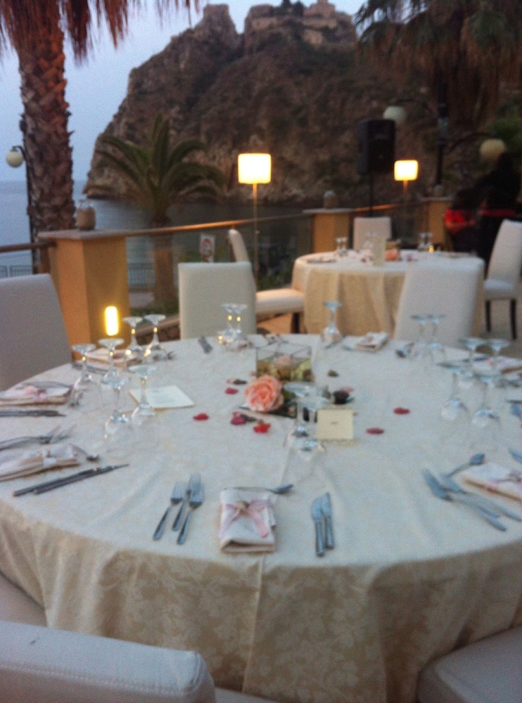 

Napoli - Sant'Alessio Siculo - EliHotel