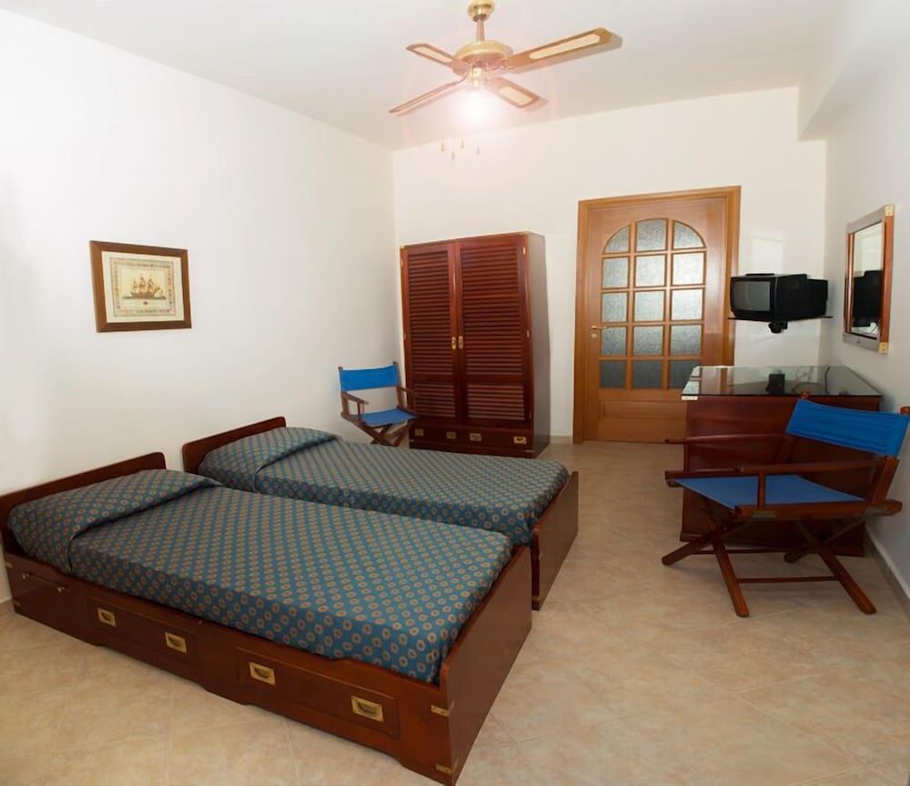 

Bologna - Sant'Alessio Siculo - EliHotel
