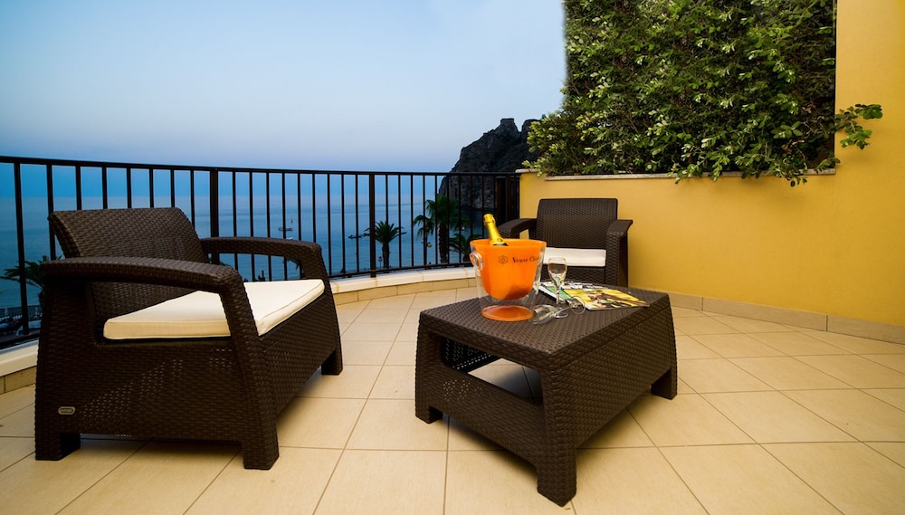 

Milano - Roccalumera - Elihotel