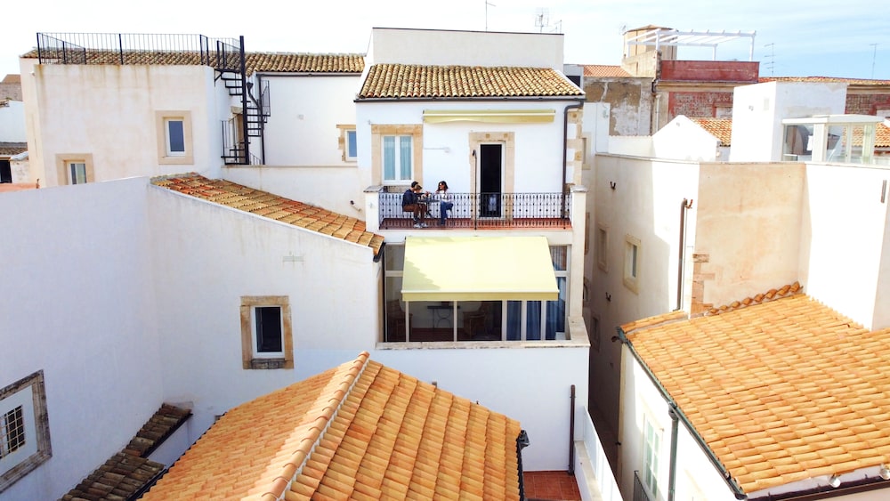 

Venezia - Plemmirio - Lanterne Magiche Ortigia Suites