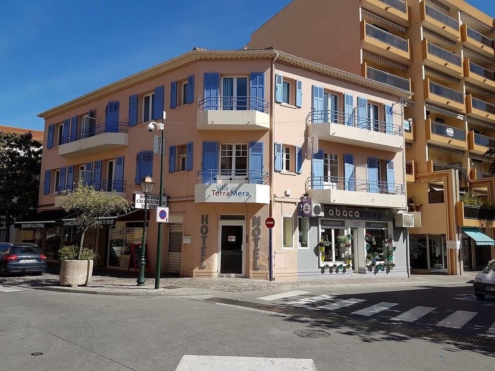 

Roma - Le Lavandou - Villa TerraMera Hôtel