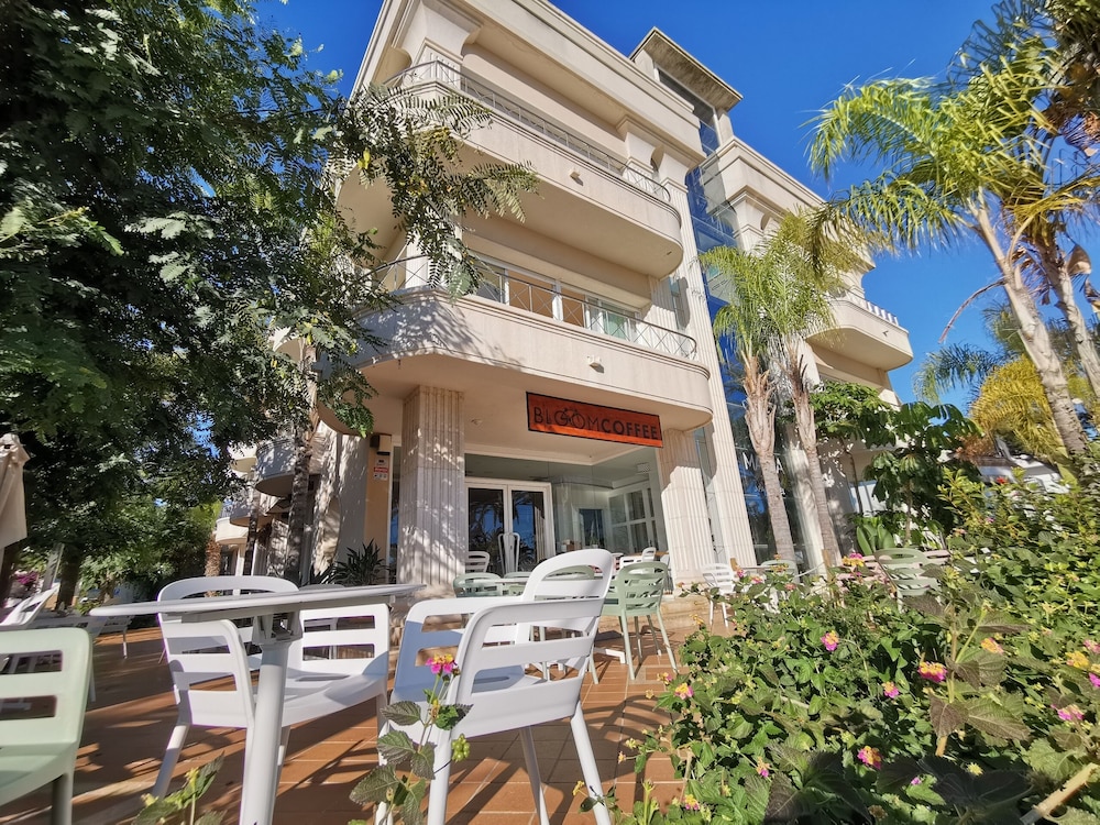 

Milano - Sitges - MAREA ApartHotel